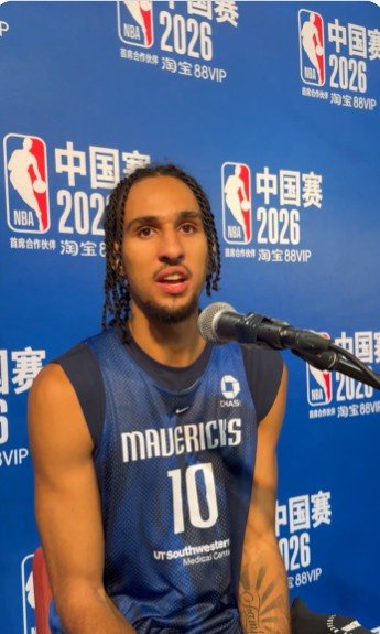 里萨谢：选秀之后我长个了 现在我接近2米06了