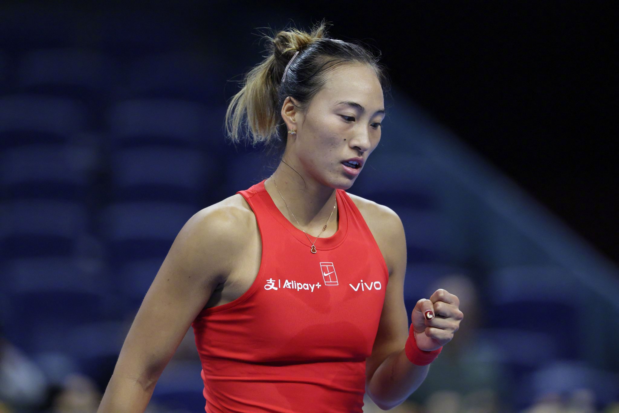 郑钦文第4次闯入WTA1000赛四强，中网晋级