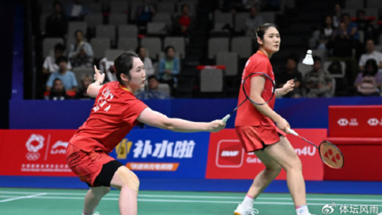 极限调整逆转战局！罗意/王汀戈2-1日本组合，晋级女双16强